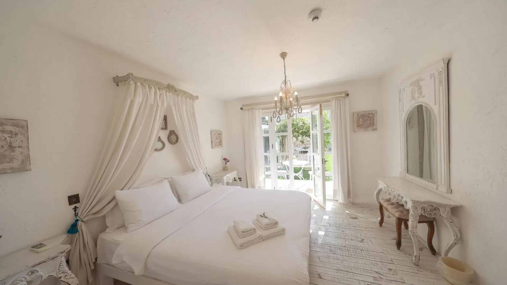 Pera Alacati Çeşme Hotel