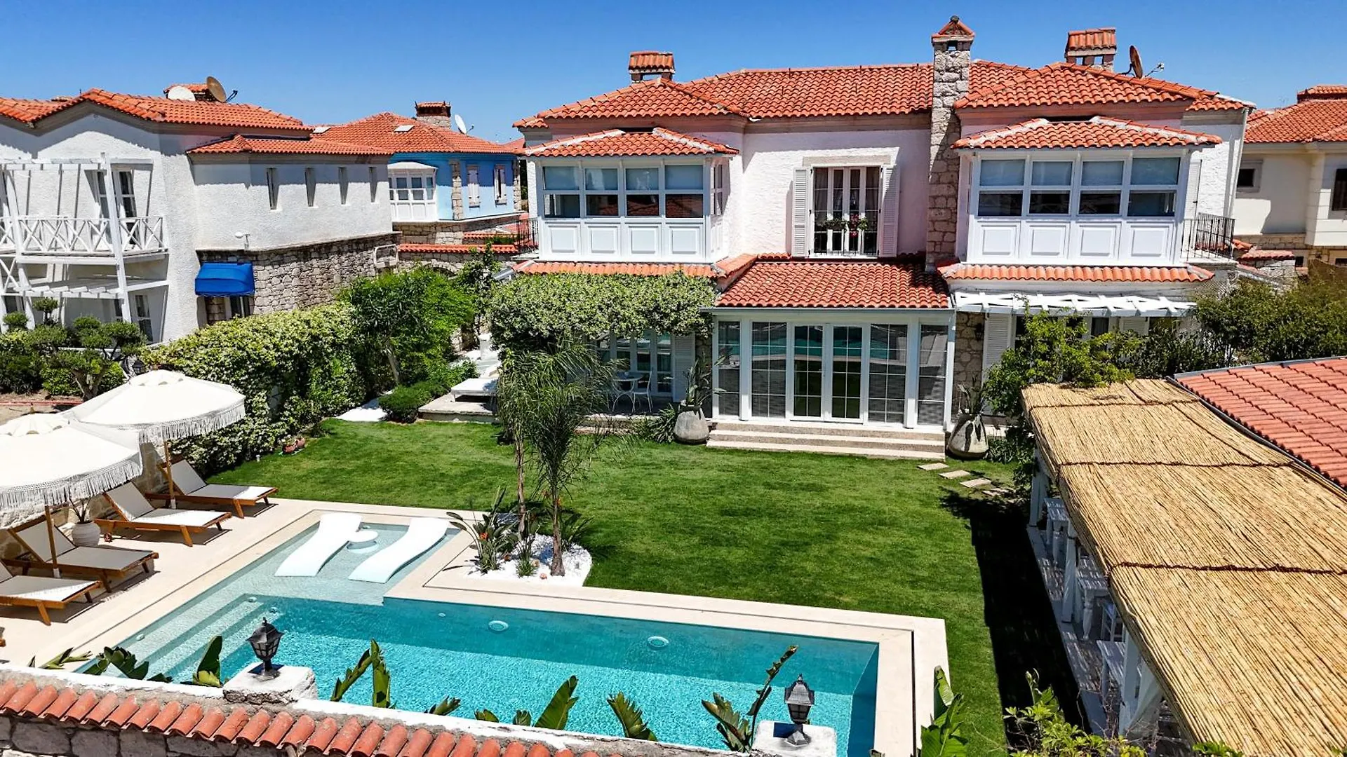 Pera Alacati Çeşme