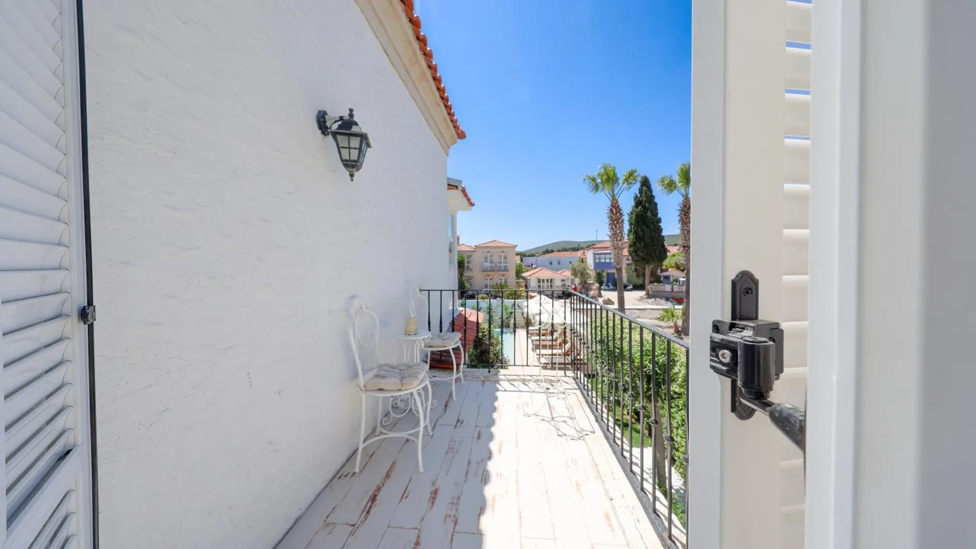 Pera Alacati Çeşme