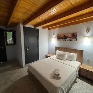 Ados Hotel